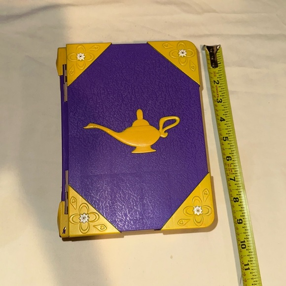 DISNEYPARKS EXCLUSIVE- JASMIN STORYBOOK PLAYSET - Picture 2 of 10